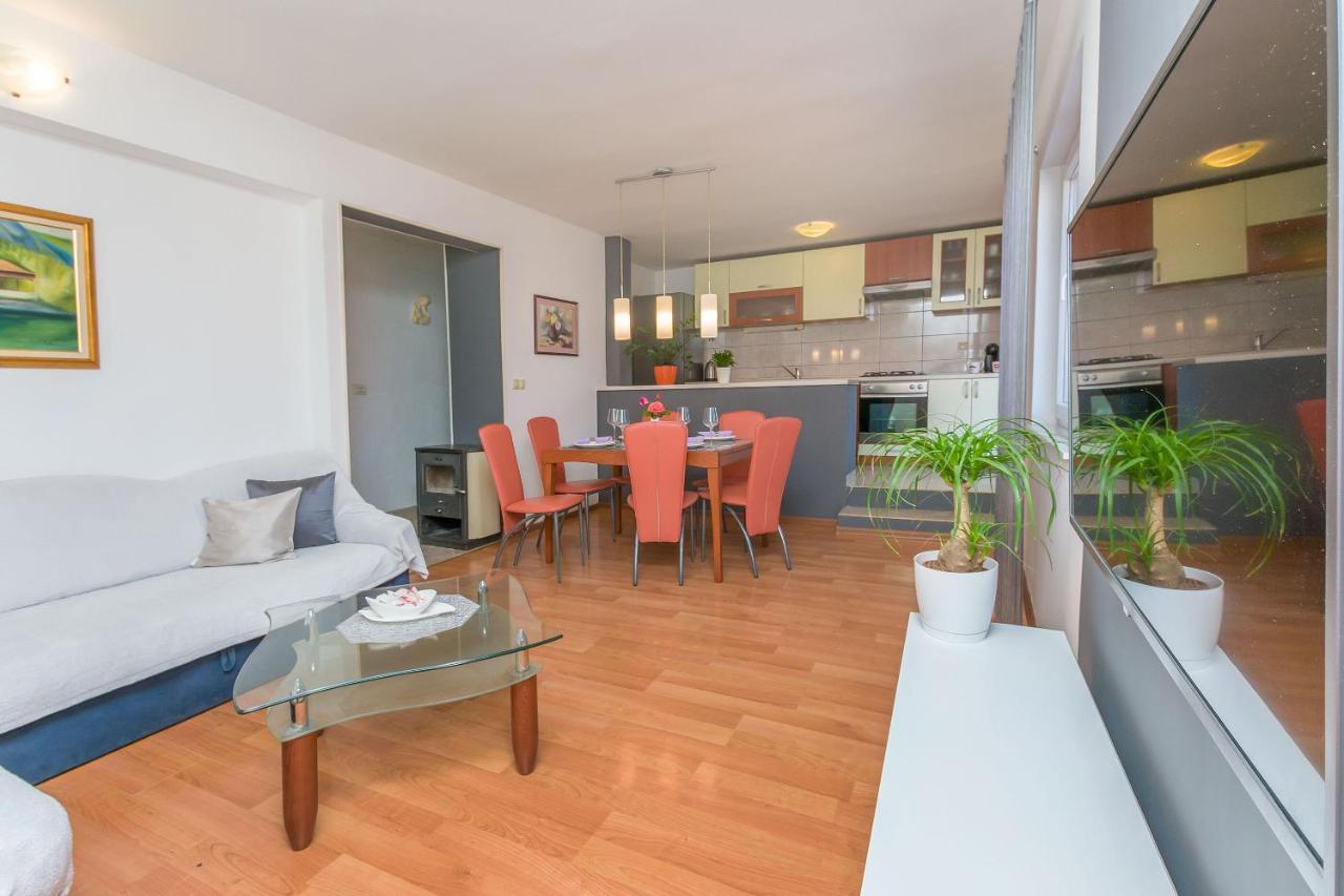 Apartment Josipa Omis
